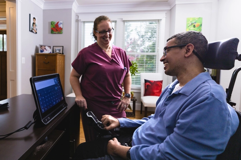 Cuando la mirada se convierte en palabras: comunicadores dinámicos para personas con ELA