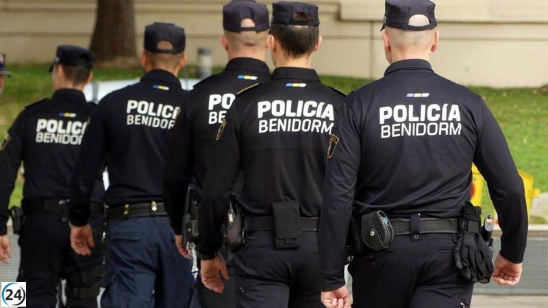 Valiente policía local rescata a niño atragantado en Cabalgata de Reyes en Benidorm.