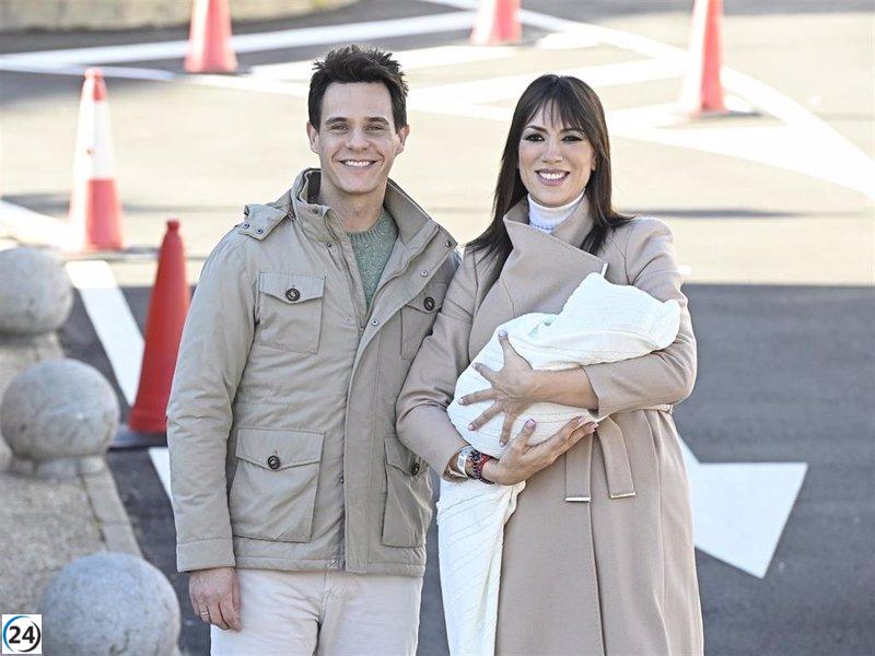 Christian Gálvez y Patricia Pardo, orgullosos de su amor, celebran el primer mes de su hijo Luca en las redes sociales.