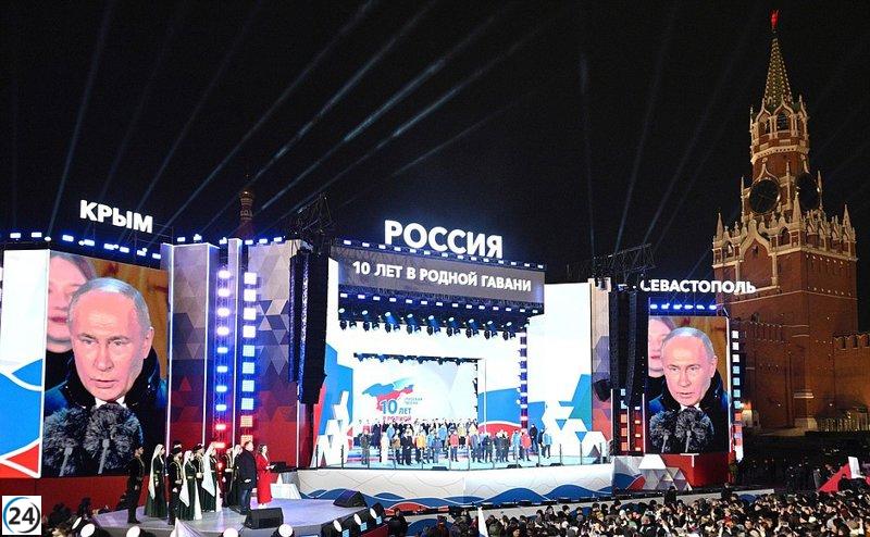 Putin conmemora la anexión de Crimea en masiva celebración en Moscú.