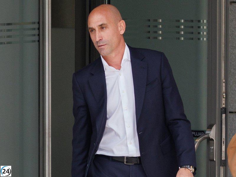 Rubiales niega haber solicitado la nacionalidad dominicana.