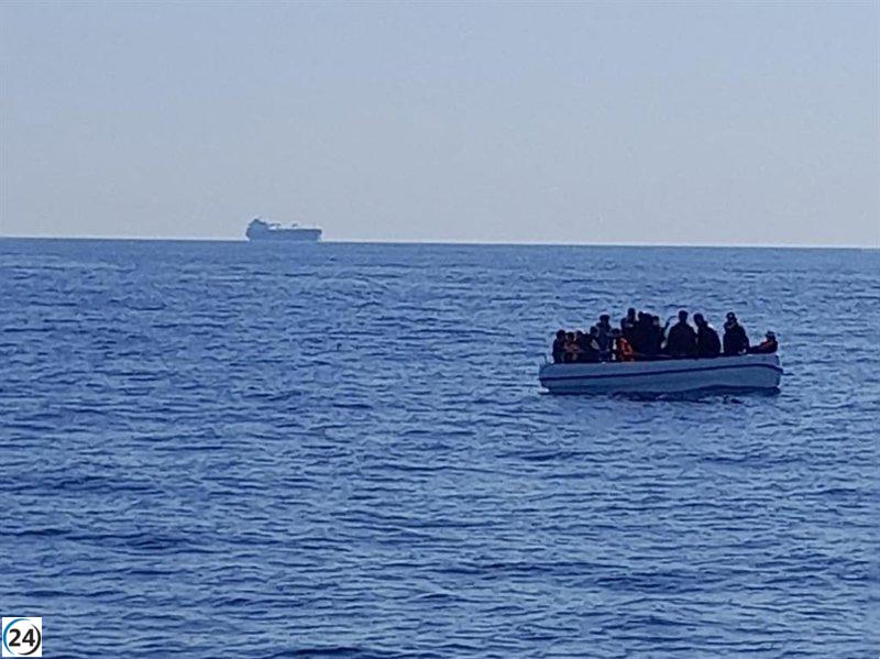 En las últimas 24 horas, casi 400 migrantes llegan a España en pateras.