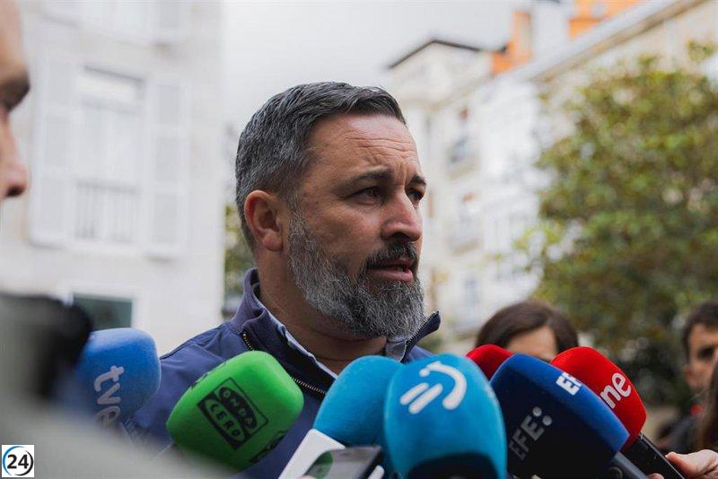 Abascal equipara el apoyo al PP con votar a Bildu y descalifica a Otxandiano y Otegi.