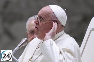 El Papa defiende la dignidad de las personas ante reclusas en la Bienal de Venecia.