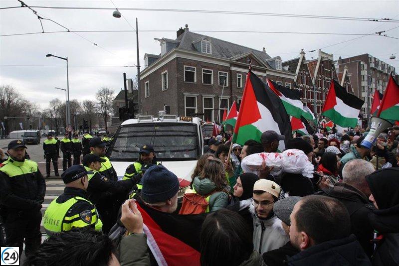 Más de 100 arrestados en el desalojo de una protesta pro Palestina en la Universidad de Ámsterdam.
