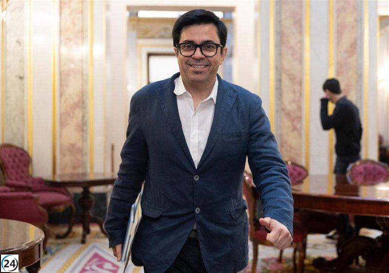 Pisarello insta a rechazar a Milei en España y critica a Puente