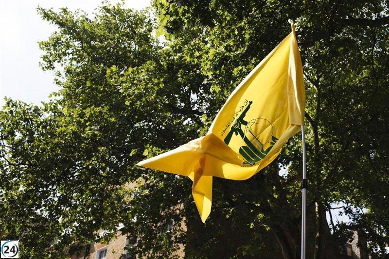Hezbolá ataca posiciones del Ejército de Israel con más de 60 cohetes en los Altos del Golán.