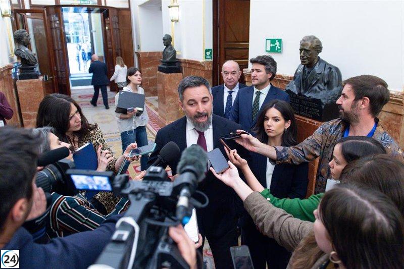 Abascal critica al Gobierno por tratar con más firmeza a Milei que a Putin, acusándolo de seguir las órdenes del kirchnerismo.