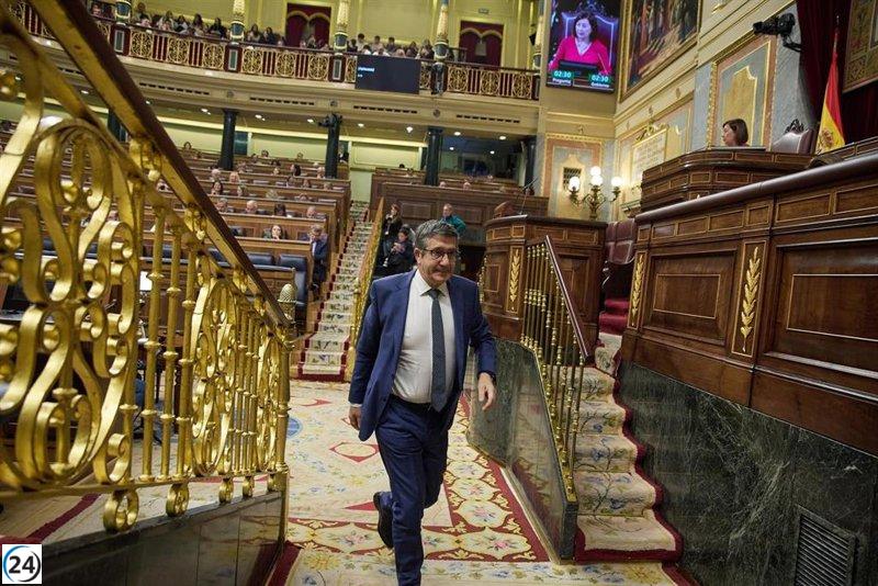 Patxi López acusa al PP de priorizar su enfrentamiento con el PSOE sobre la defensa de la Ley del Suelo.