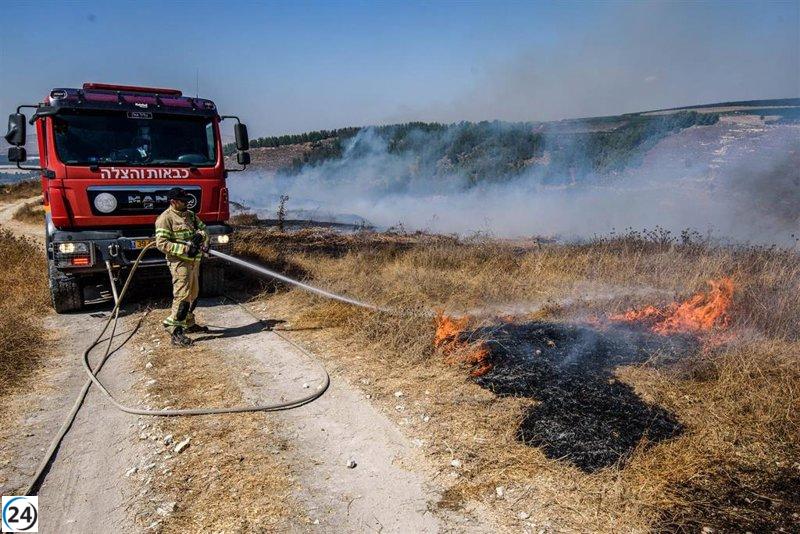 Hezbolá ataca Israel con proyectiles y drones, incendiando el norte del país.
