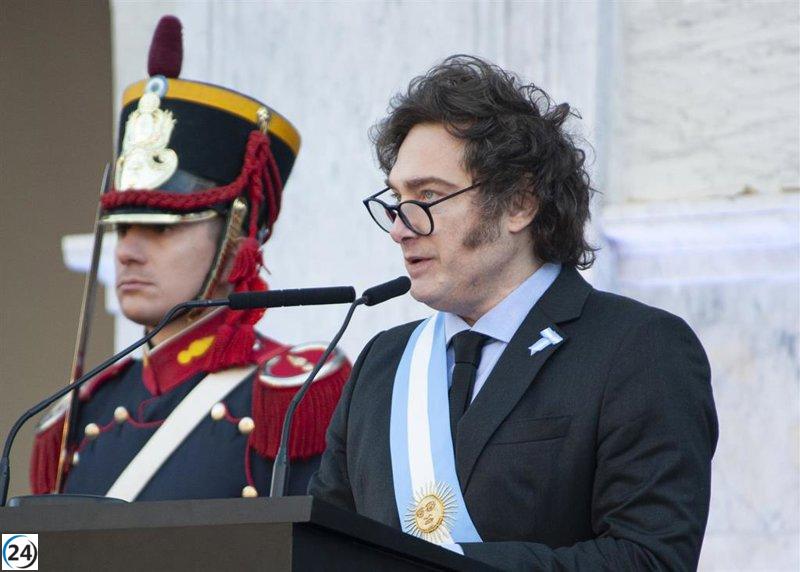 Milei propone despedir 50.000 funcionarios para reducir el Estado a la mitad.