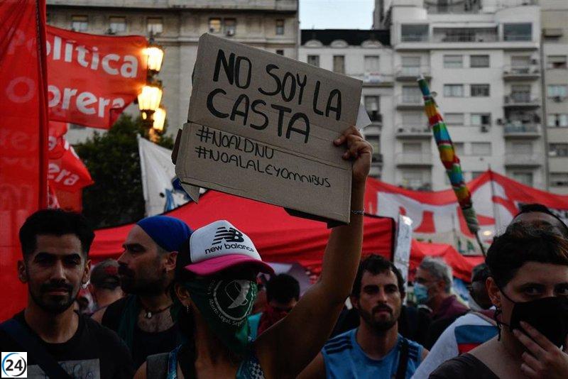 La Policía argentina reprime a manifestantes frente al Congreso