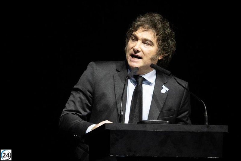 Robles respalda decisión del rey de no reunirse con Milei y critica premio de Ayuso.