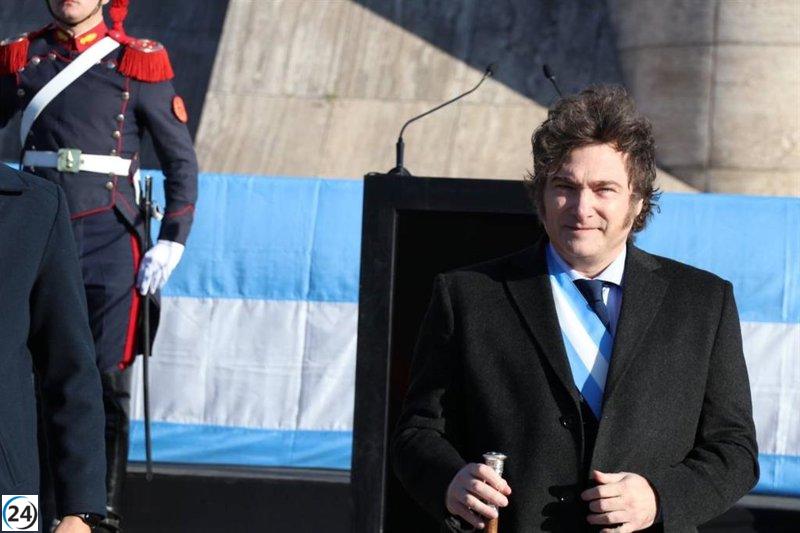 Milei enfrenta desafíos económicos clave tras medio año en el cargo: reforma fiscal, inflación y control de cambios.