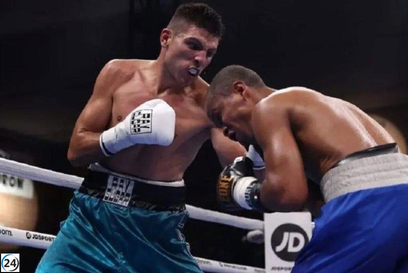 Cristóbal Lorente gana el título de campeón de Europa en peso pluma