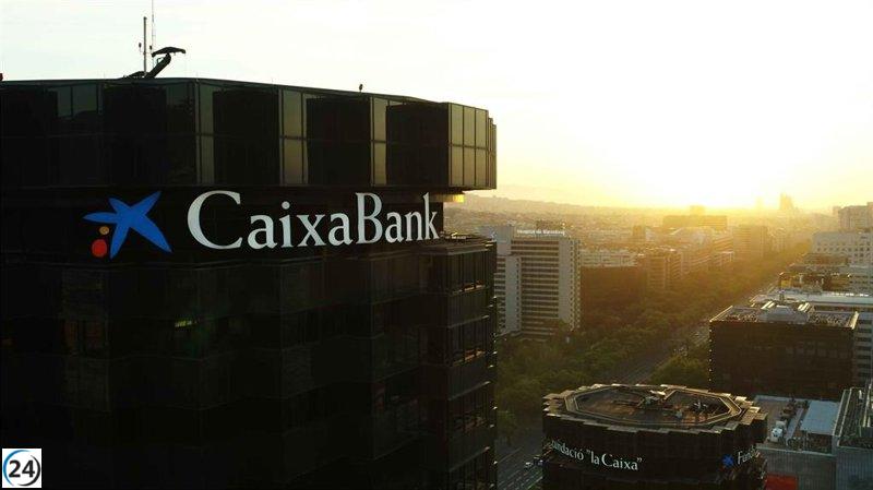 Las entidades financieras españolas CaixaBank, Santander, Bankinter y BBVA reciben premio de 'Euromoney' como los mejores bancos en España.