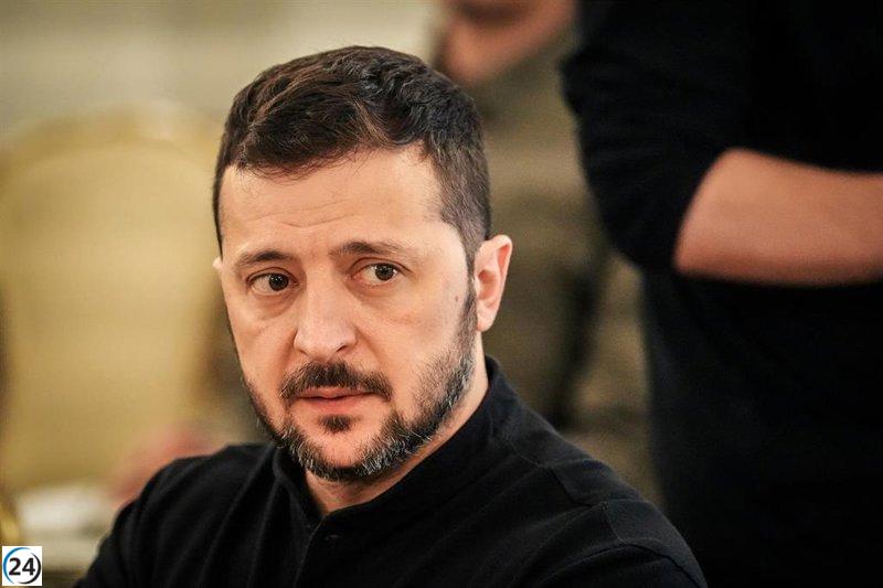 Zelenski busca extender la ley marcial y la movilización en Ucrania.