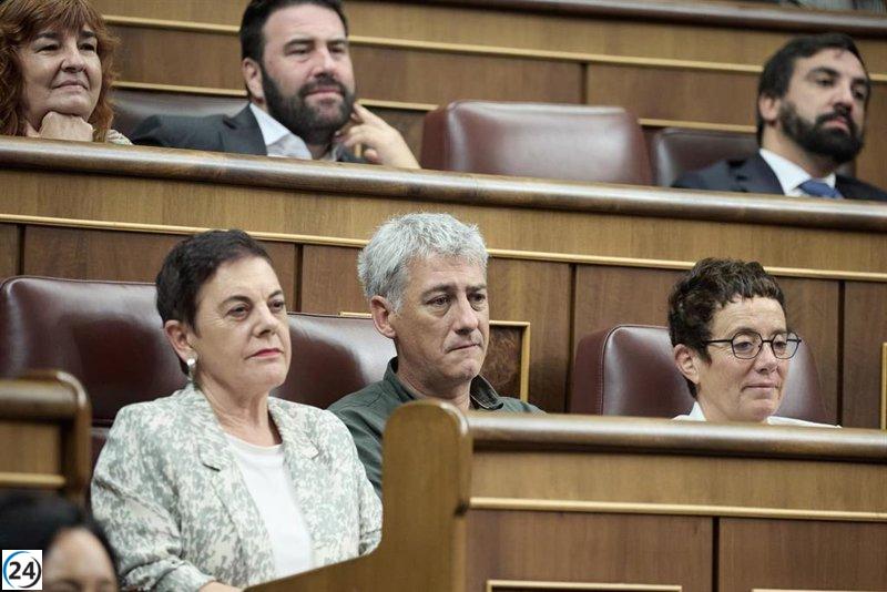 Partidos nacionalistas y de izquierda censuran a Interior por trato a saharauis en Barajas.