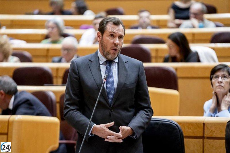 El PP exige que Óscar Puente acuda al Senado por el desastre en los trenes.