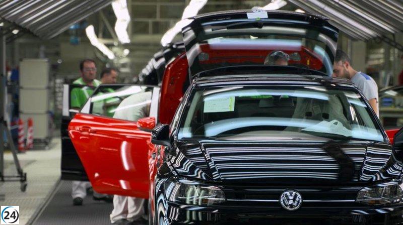Volkswagen amenaza con cerrar tres plantas en Alemania y sus acciones caen un 1%