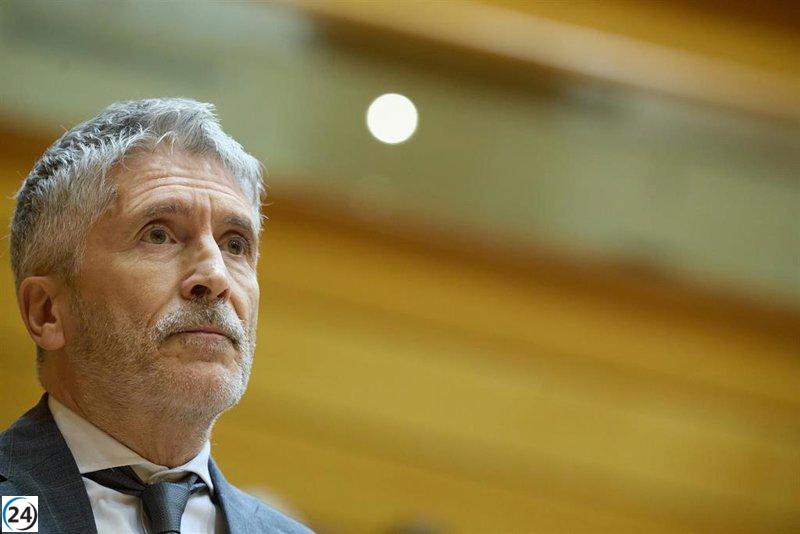 Marlaska critica a Mazón por su demora en activar el nivel 2 y respalda la eficacia del sistema de protección civil.