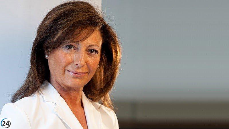 Ángeles Delgado de Fujitsu recibe el Premio CEU Ángel Herrera por priorizar a las personas en la innovación tecnológica.