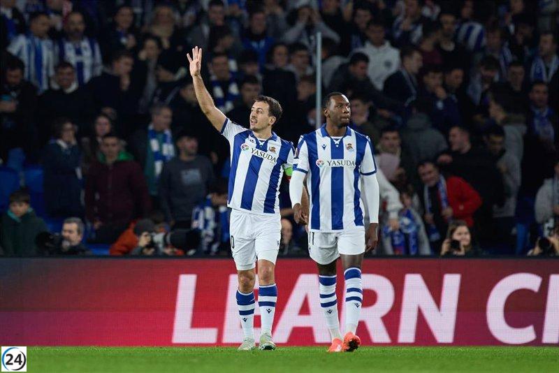 Oyarzabal impulsa a la Real Sociedad hacia el 'top 8' de la Europa League.