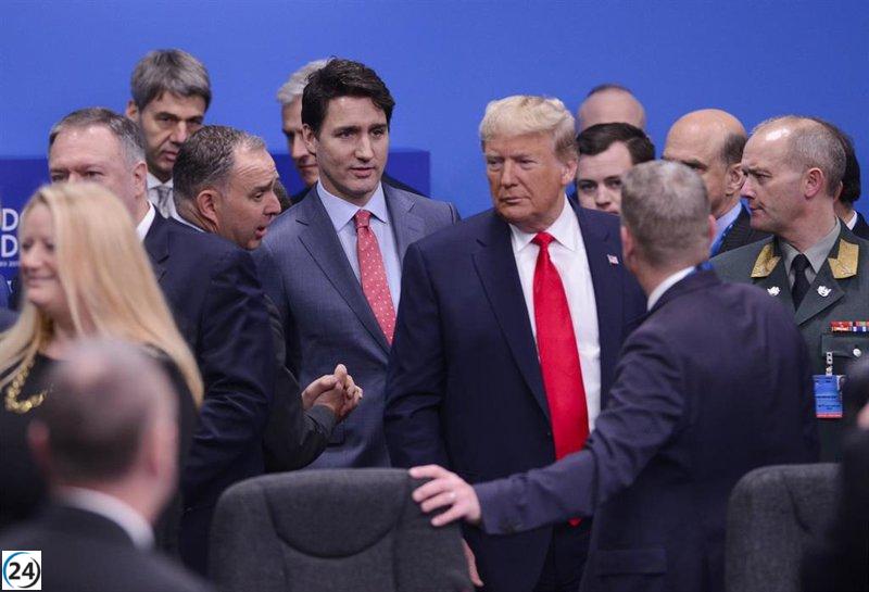 Trump vincula la renuncia de Trudeau con su anuncio de arancel del 25% a importaciones canadienses.