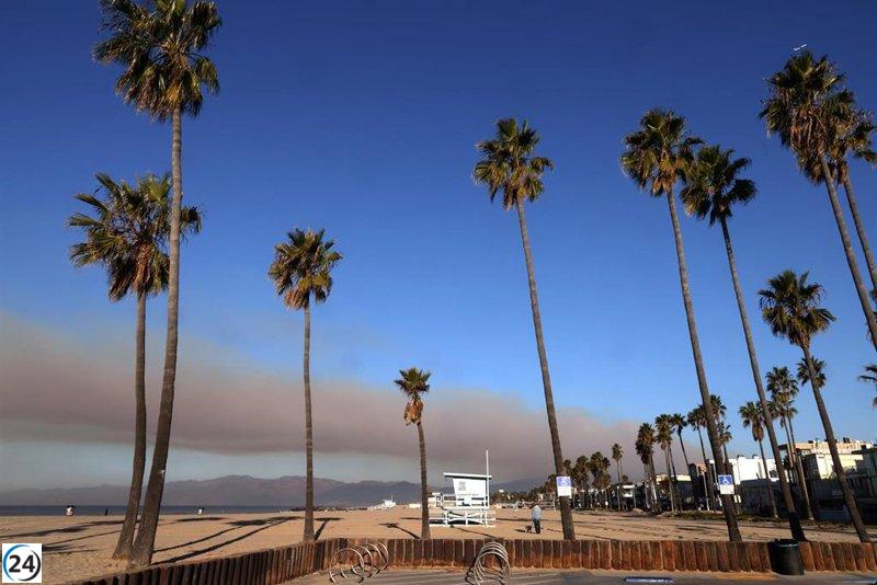 Mueren 16 personas en incendios forestales en Los Ángeles, California.