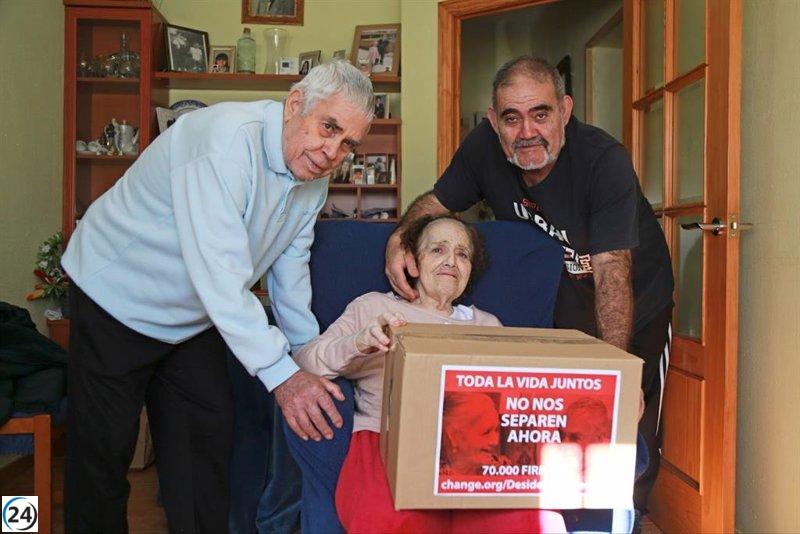 Hijo recolecta 80,000 firmas para mantener juntos a sus padres con Alzheimer en una sola residencia.
