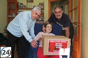 Hijo recolecta 80,000 firmas para mantener juntos a sus padres con Alzheimer en una sola residencia.