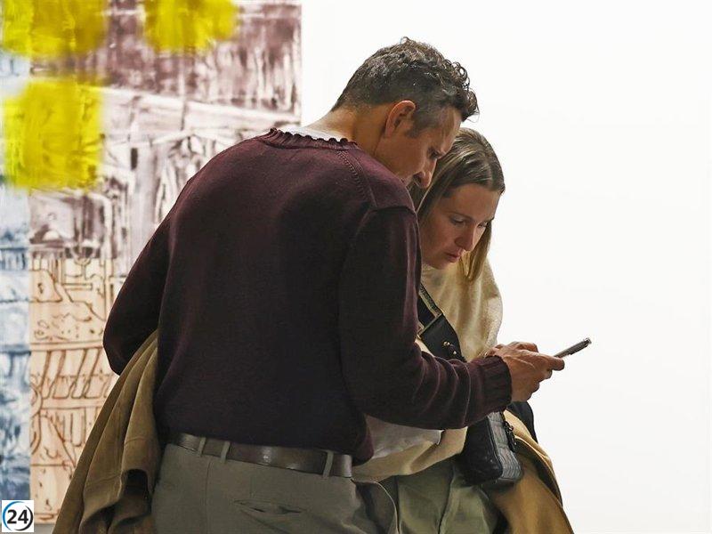 Joaquín Prat y Alexia Pla deslumbran con su estilo coordinado en ARCO.