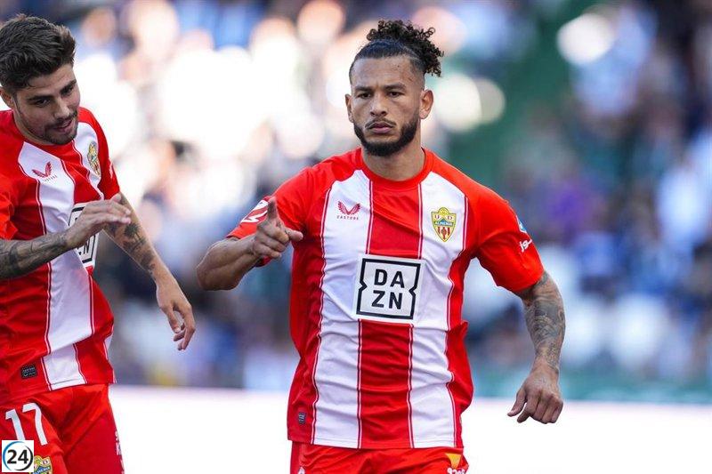 Almería avanza hacia el playoff de ascenso y hunde al Zaragoza.