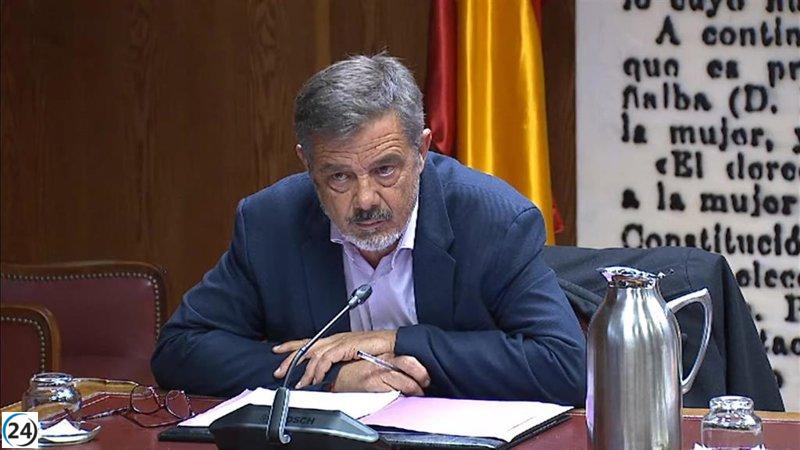 Exfuncionario andaluz rechaza acusaciones sobre sobornos y afirma depender de su salario.