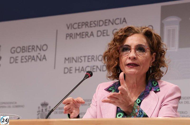Montero y Díaz buscan acordar una deducción para beneficiarios del SMI que costará 200 millones.