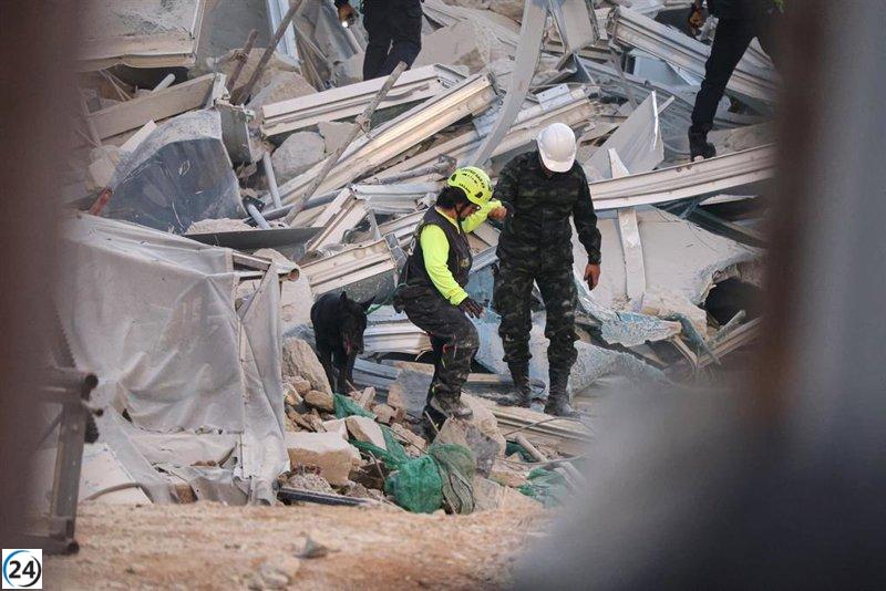 Rescatistas calculan 15 sobrevivientes atrapados tras el derrumbe en Bangkok por el terremoto en Birmania.