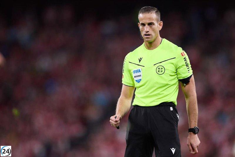 Alberola Rojas dirigirá el partido Real Madrid vs. Real Sociedad, mientras que Munuera Montero estará al frente del Atlético de Madrid contra el Barcelona.