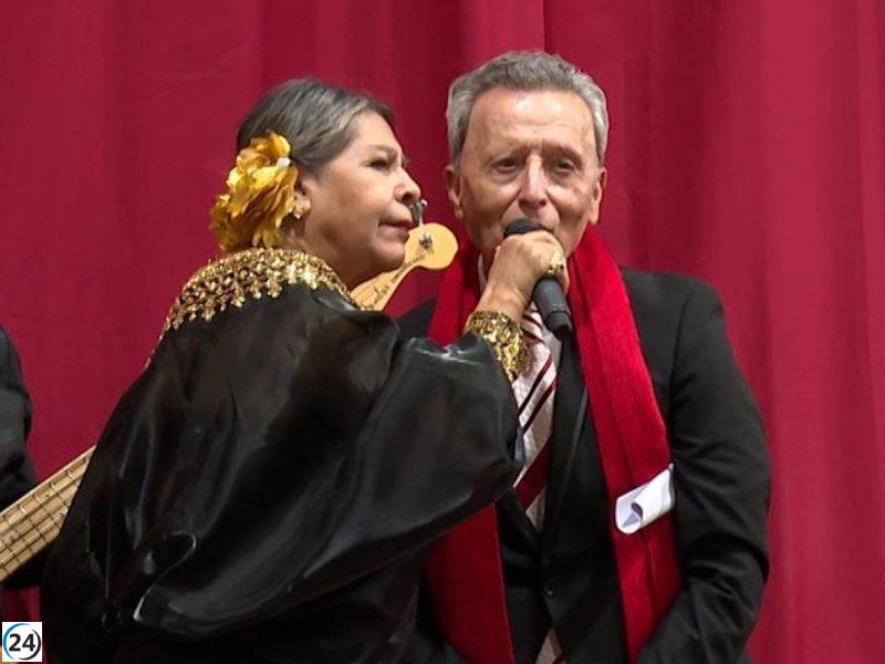 José Ortega Cano se destaca en el escenario al cantar por una noble causa.