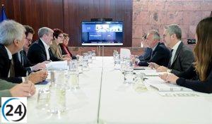 Gobierno y Canarias establecerán coordinación específica para la atención de 1.008 menores migrantes solicitantes de asilo.