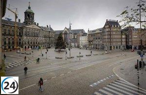 Explosión deliberada de un coche provoca la evacuación de una plaza en el centro de Ámsterdam.