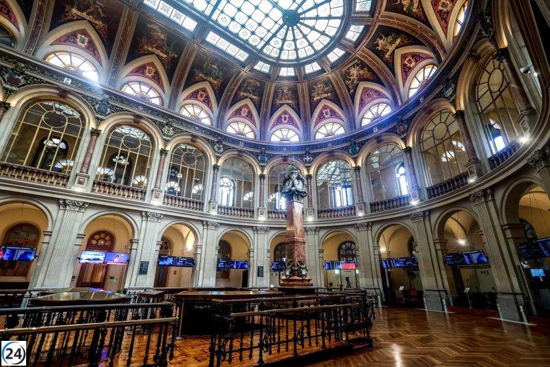 El Ibex 35 se aferra a los 13.000 puntos tras un inicio bajista en medio de tensiones comerciales.
