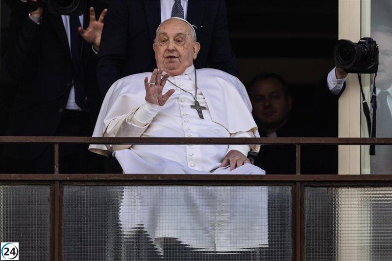 El Papa Francisco exhorta a apoyar a los más vulnerables en Domingo de Ramos.