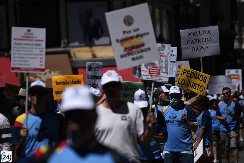 Militares protestan en Madrid por mejoras en sus condiciones a través del incremento en defensa.