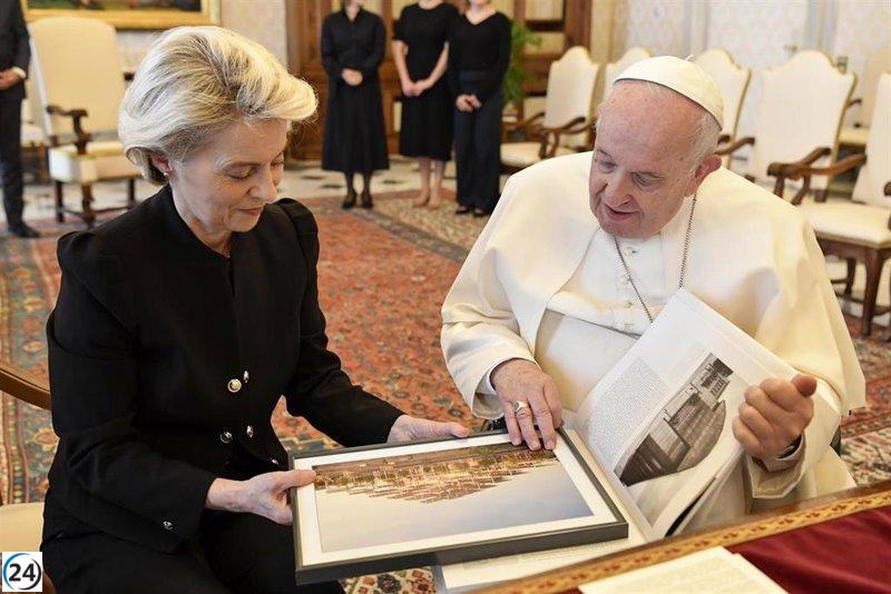 Von der Leyen rinde homenaje al Papa Francisco, un verdadero 