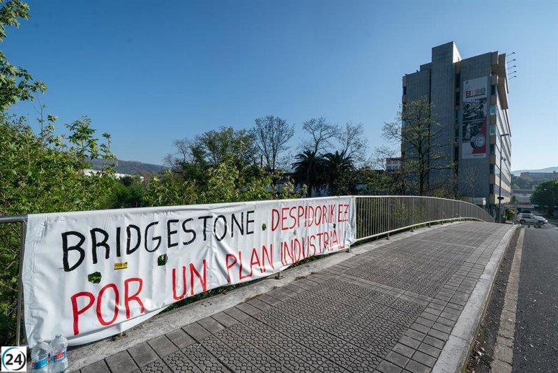 Empleados de Bridgestone Basauri detienen operaciones en una nueva huelga.