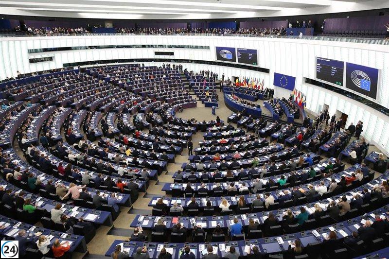 La Eurocámara critica los ataques del Gobierno contra el Estado de derecho y la división de poderes.