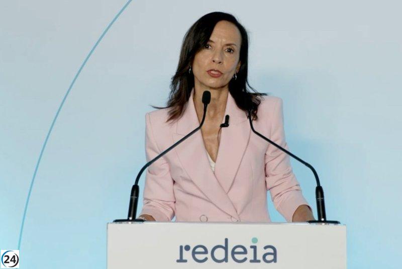 Beatriz Corredor defiende el cumplimiento normativo de Red Eléctrica durante el apagón.