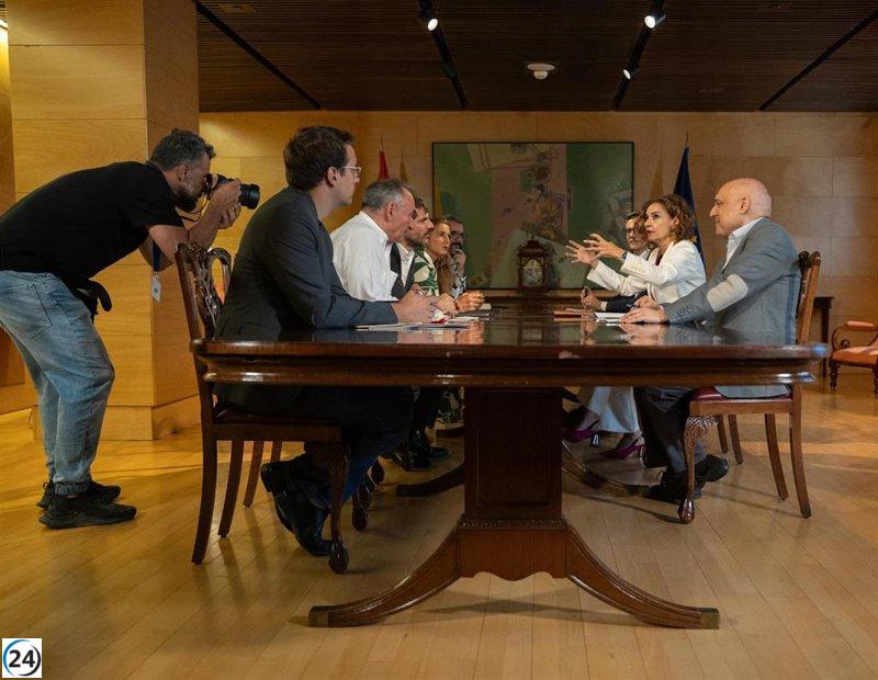 El PSOE evalúa las propuestas de Sumar y defiende continuar la legislatura hasta 2027.