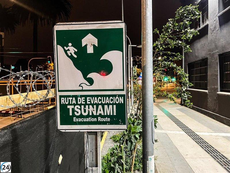 Chile continúa en alerta en trece regiones por riesgo de tsunami a pesar de la calma en el Pacífico.