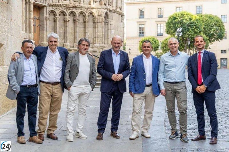 Rafael Louzán asiste a la inauguración del nuevo presidente de la Federación Riojana de Fútbol.